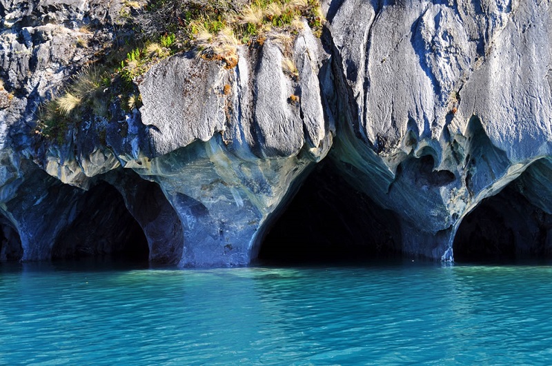 Вход в мраморные пещеры близ Чиле-Чико. Фото