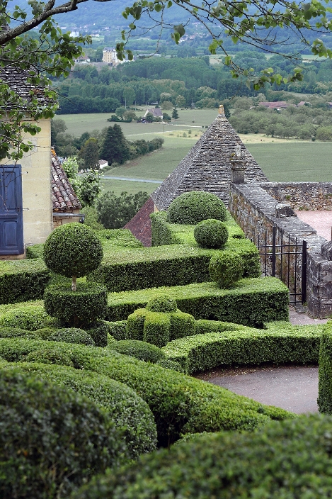 Висячие сады замка Маркизъяк в Везаке (провинция Аквитания). Фото
