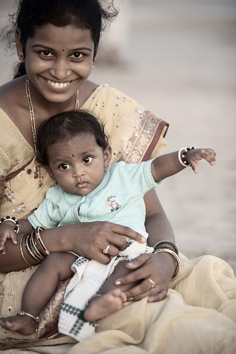 Индия в лицах. Фотопортрет индианки с ребенком