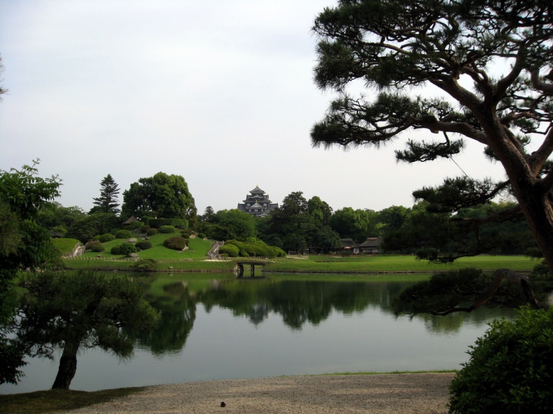Японский парк Кораку-эн летом. Фото