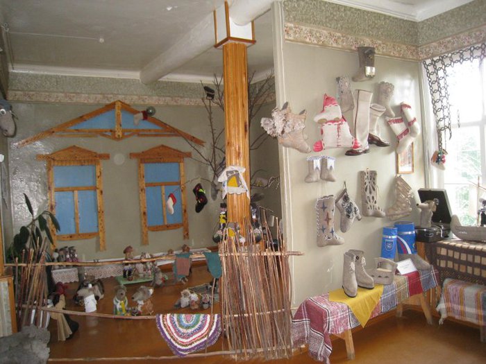 Необычные валенки в музее города Мышкин. Фото