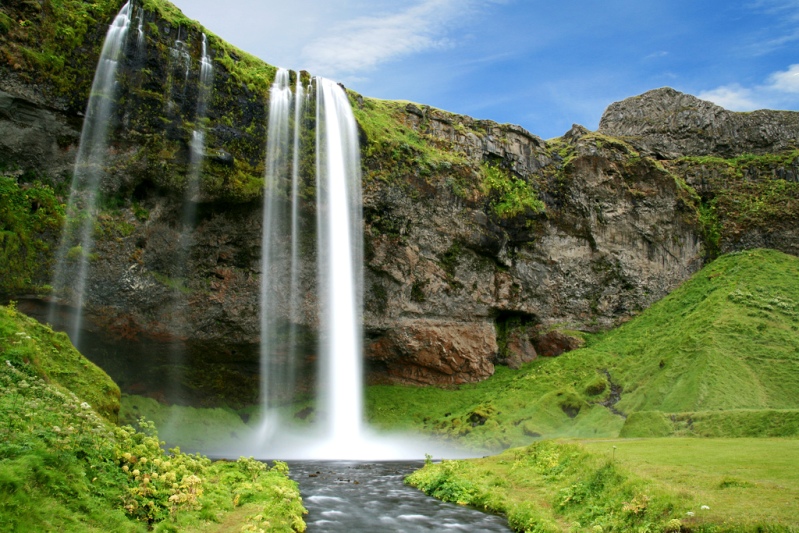 Водопад Сельяландфосс на юге Исландии. Фото