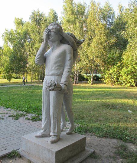 Памятник первому свиданию в Новосибирске. Фото