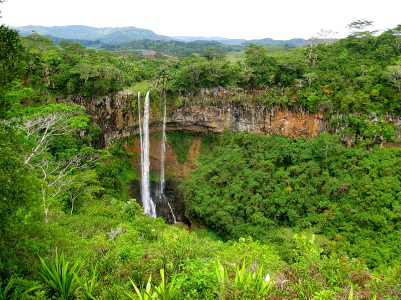 Водопады вблизи села Шамарель (Маврикий). Фото