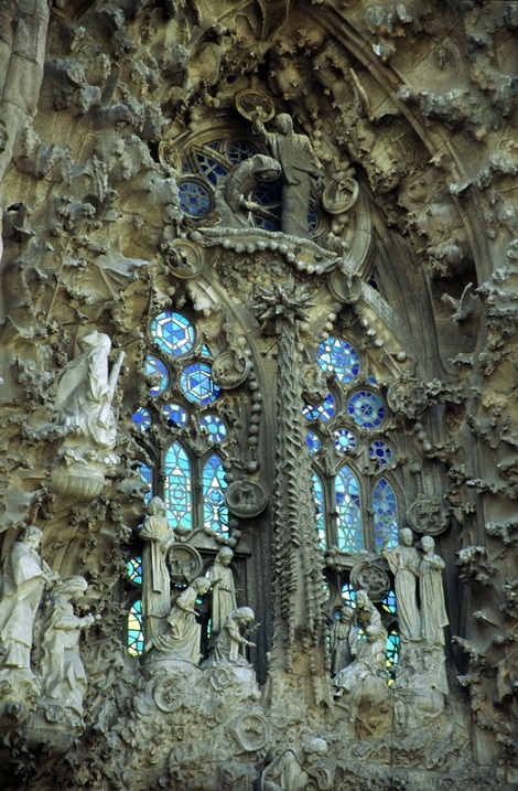 Собор Святого Семейства в Испании. Архитектор Гауди. Фото