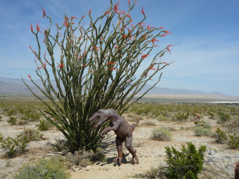 Металлическая скульптура ящера в пустыне Анза Боррего. Фото