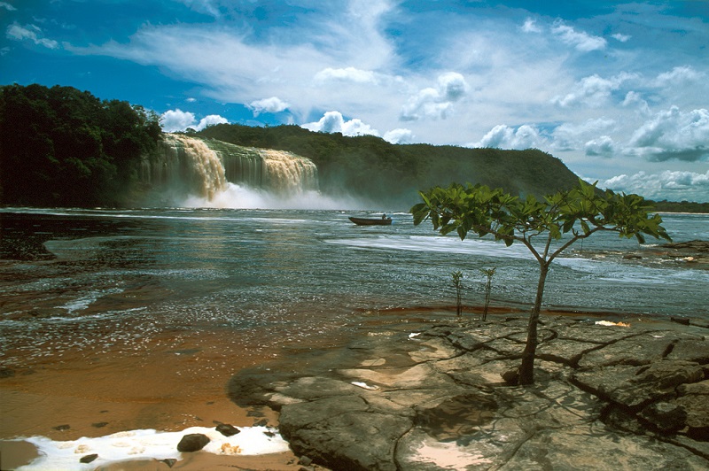 Национальный парк Канайма в Венесуэле. Лагуна. Фото