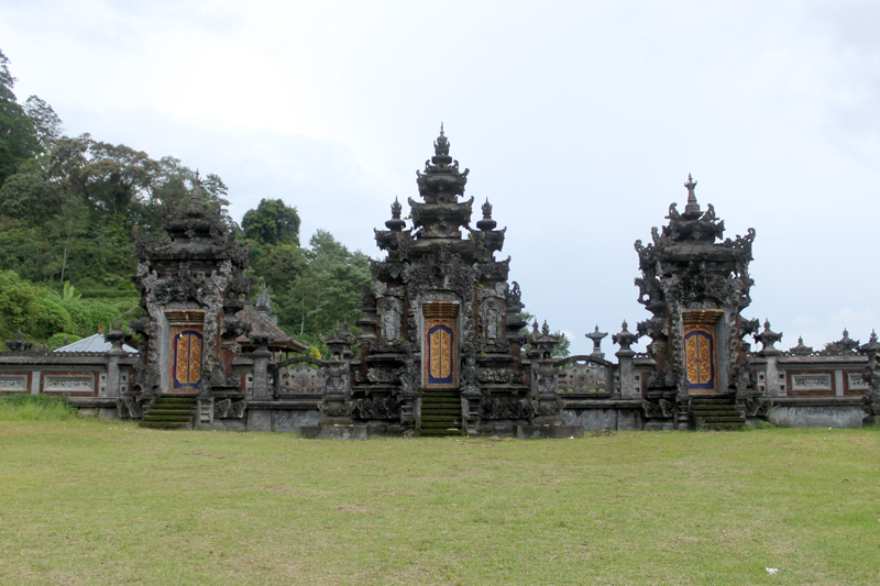 Храмовый комплекс Пура Улун Дану Братан. Бали. Фото