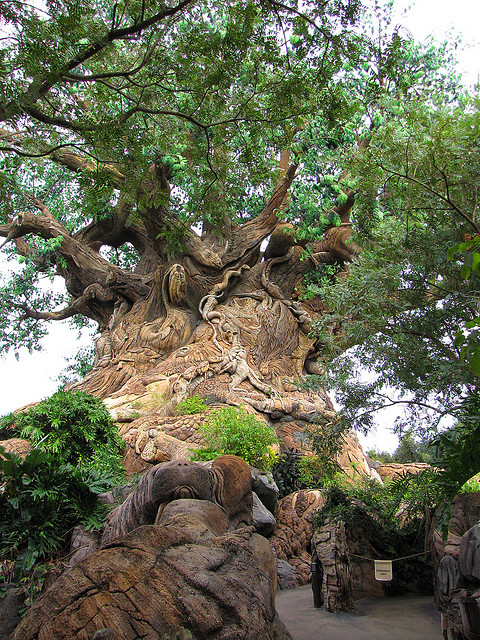 Дерево Жизни в Королевстве животных в Диснейленде. Фото