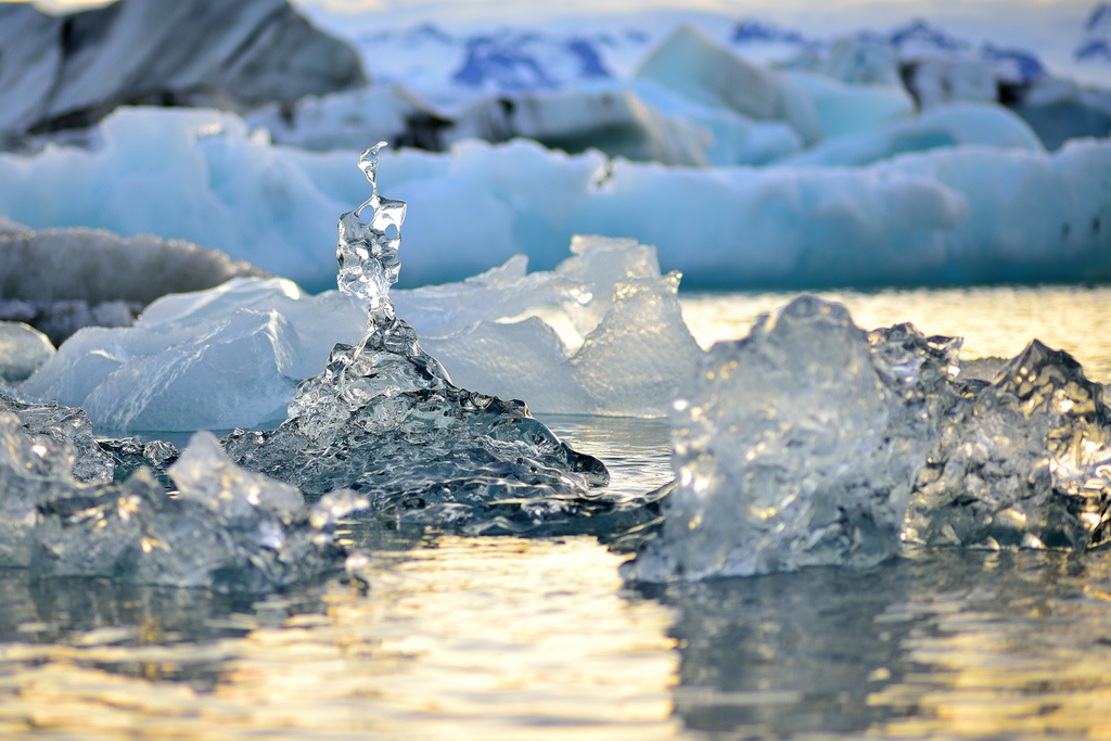 Красивые льдинки ледникового озера Йокульсарлон. Исландия. Фото