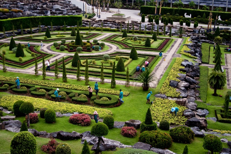 Французский сад в парке Нонг Нуч в Таиланде. Паттайя. Фото