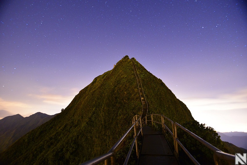 Хайку – лестница в небеса на острове Оаху, Гавайи. Фото