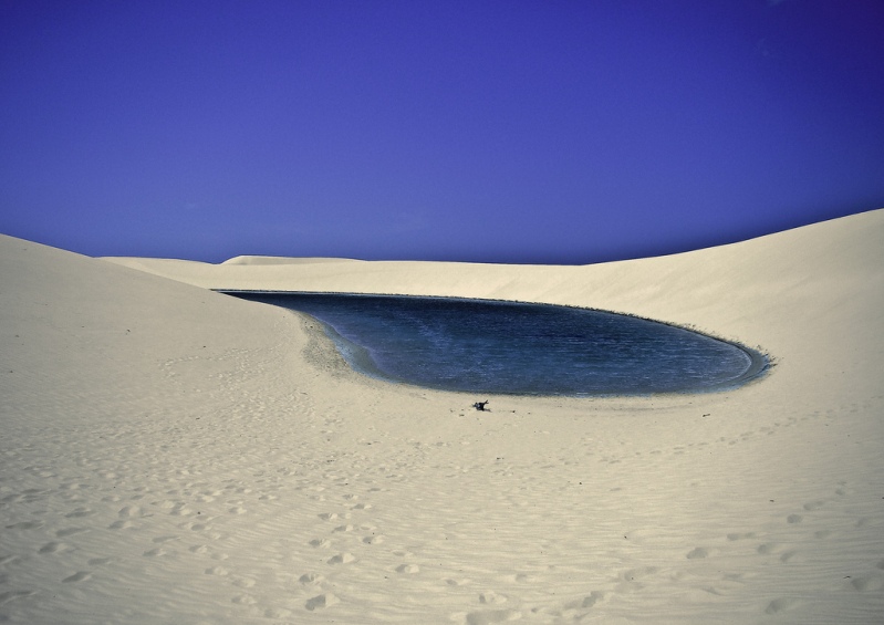 Пустыня с озерами Ленсойс Мараньенсес. Фото