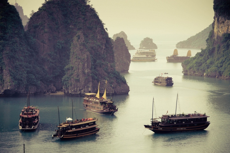 залив Халонг (Вьетнам). Фото / Ha Long Bay. Photo