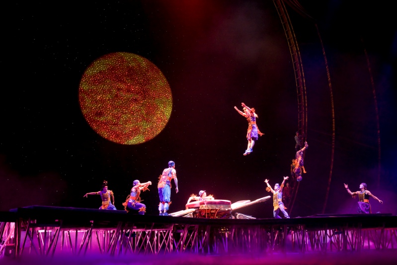 Шоу Cirque Du Soleil с программой Zaia в Венецианском казино в Макао. Фото