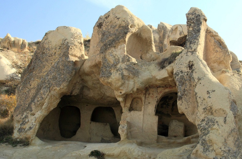 Древнее жилище в скале. Каппадокия в Турции. Фото