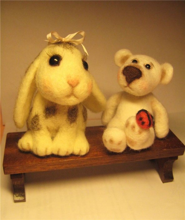 Войлочные игрушки - кролик и медвежонок. Фото