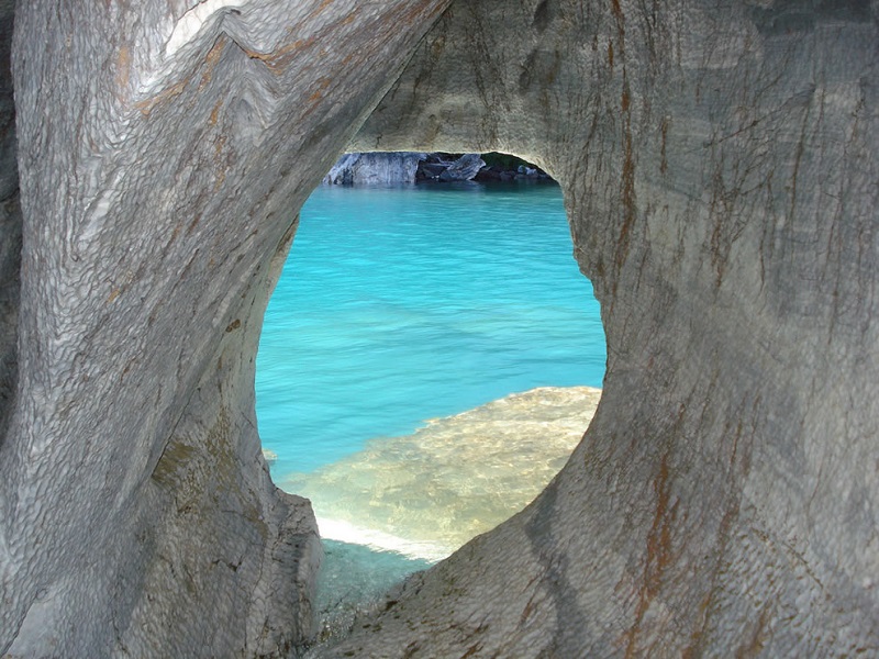 Круглое окно. Мраморные пещеры в Чили