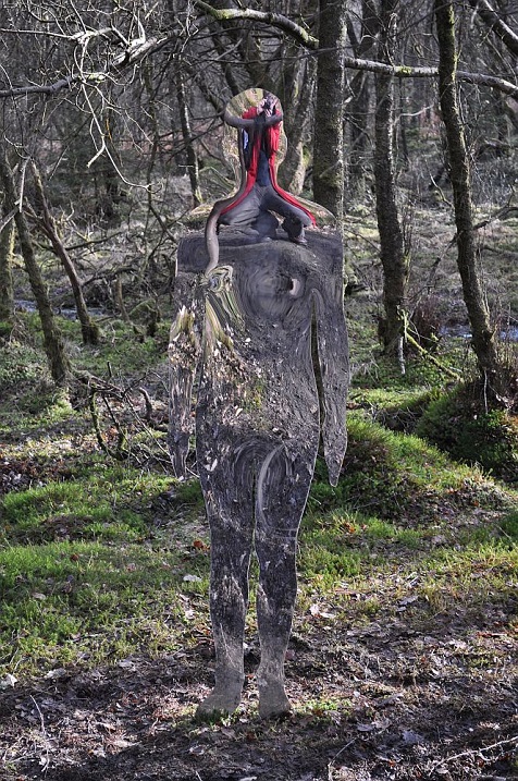 Стеклянные скульптуры в шотландском лесу. Фото