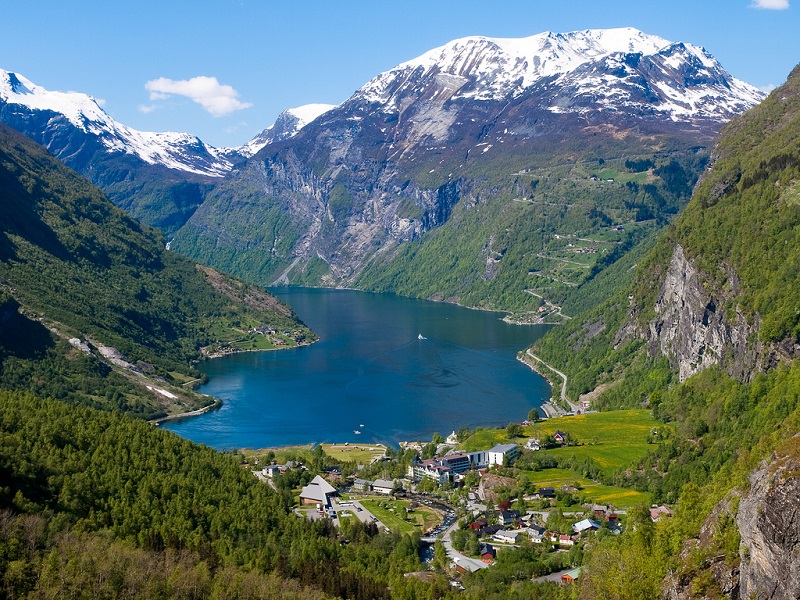 Гейрангер-фьорд и его окрестности. Норвегия. Фото