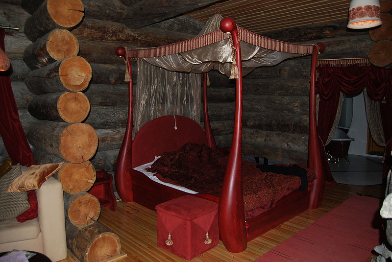 Отель Какслауттанен в Финляндии. деревянные номера.  Фото