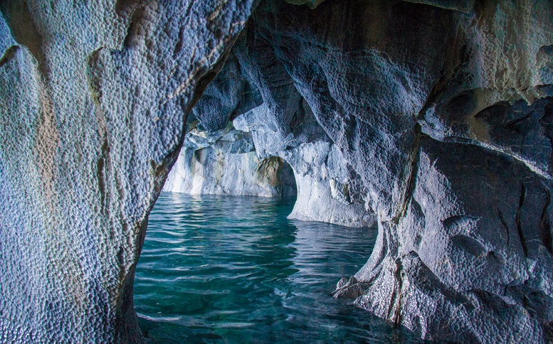 Арки Мраморных пещер в Чили 