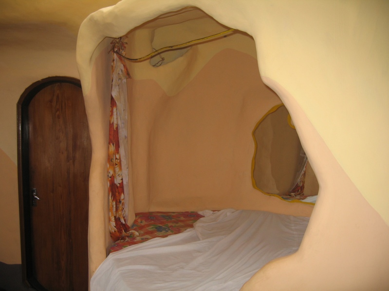 Спальня в необычной гостинице Crazy House во Вьетнаме. Фото