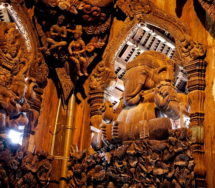  Ганеша. Деревянная скульптура. Храм истины в Паттайе, Таиланд. фото