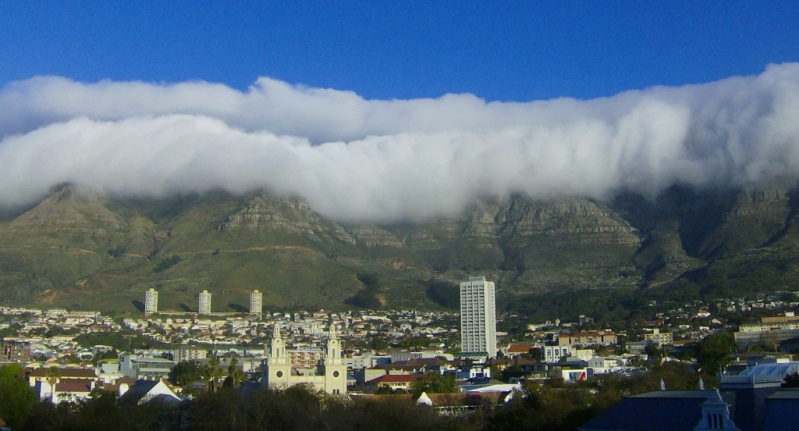 Туман-скатерть над Столовой горой. Фото / Table Mountain (South Africa). Photo