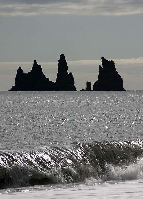 Скалы Три Тролля. Фото