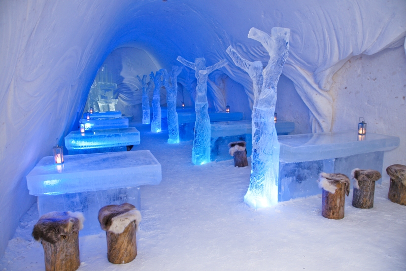 Ледяной ресторан в замке Финляндии. Фото
