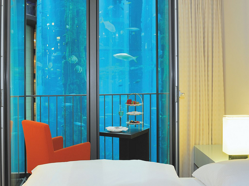 Отель Radisson Blu в Берлине. Гигантский аквариум. Фото