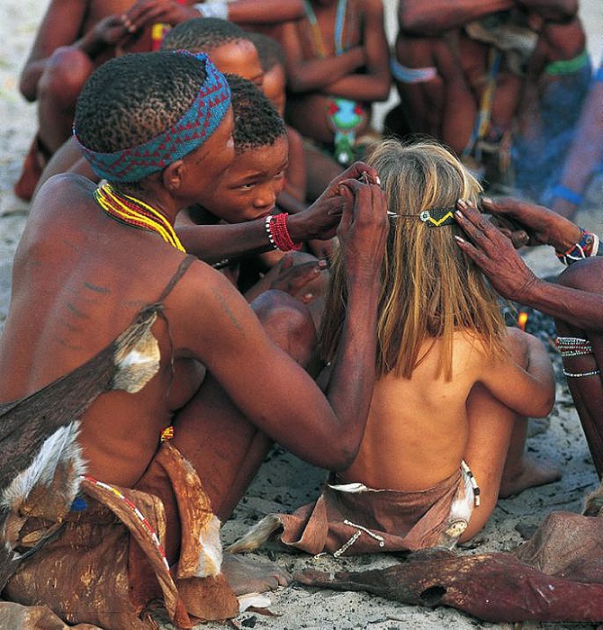 Типпи Дегре в племени аборигенов Намибии. Девочка-Маугли в Африке. Фото