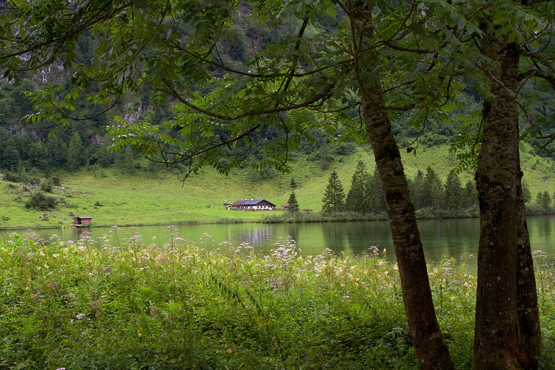 Озеро Кенигзее в Национальном парке Берхтесгаден. Германия. Фото