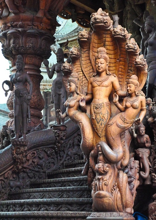  Наги - змееподобные мифические существа в индуизме и буддизме. скульптура