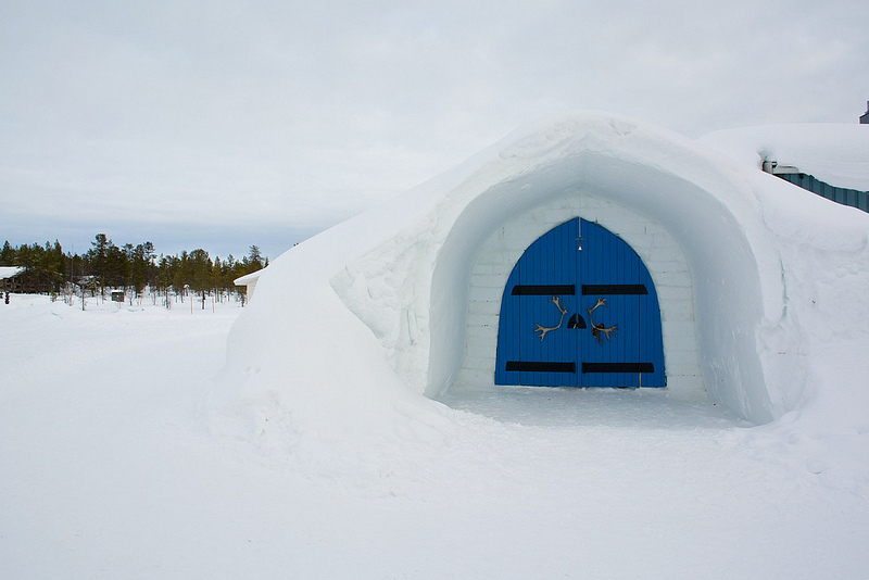 отель Какслауттанен (Финляндия), жилище эскимосов иглу из снега. фото