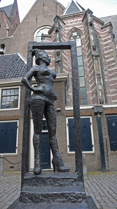 Необычные скульптуры в Амстердаме. Фото