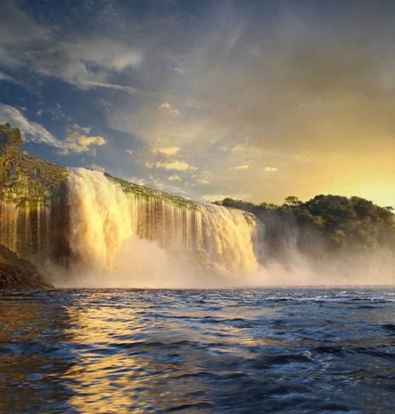 Национальный парк Канайма в Венесуэле. Водопад Ача. Фото
