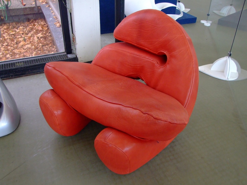 Кресло от Луиджи Колани. Выставка в Карлсруэ. Фото
