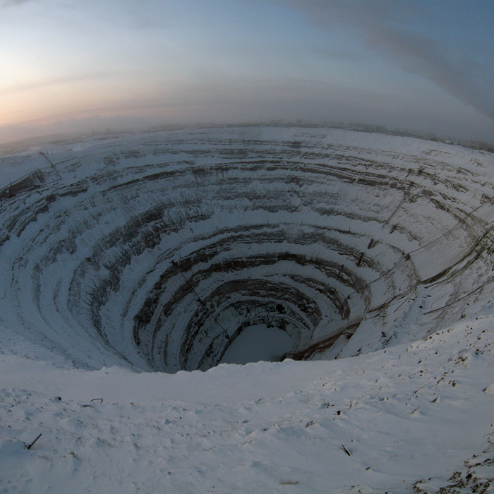 Самый большой алмазный карьер в мире. Фото / The Mir mine in Yakutia. Photo