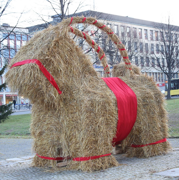 Скульптура козла. Евль. Швеция. Фото
