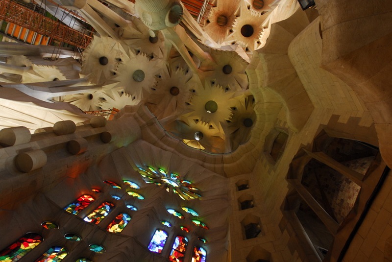 Собор Святого Семейства в Испании. Архитектор Гауди. Фото