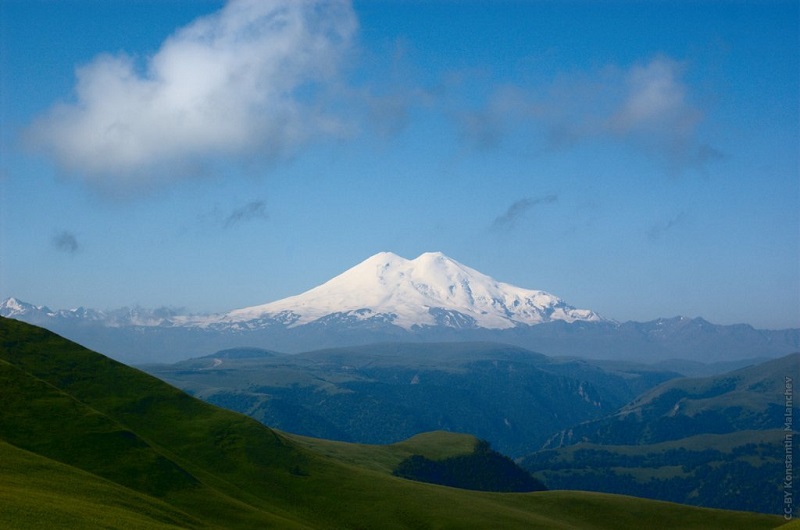 Эльбрус с горы Шаджатмаз в Малокарачаевском районе