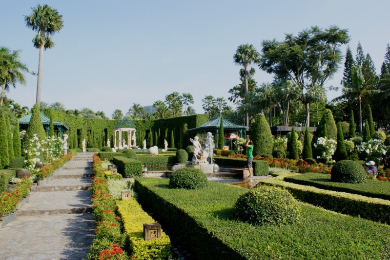 Европейский сад в Парке Нонг Нуч в Таиланде. Фото