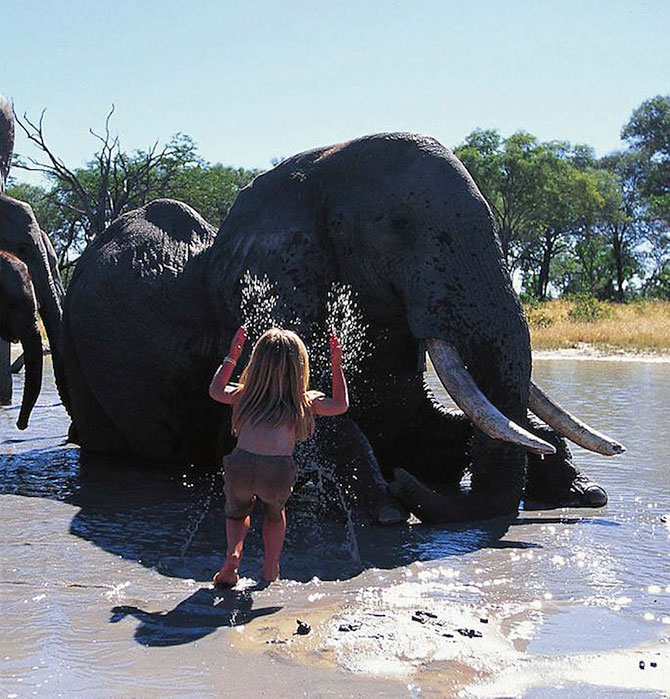 Типпи Дегре и слон. Девочка-Маугли в Африке. Фото