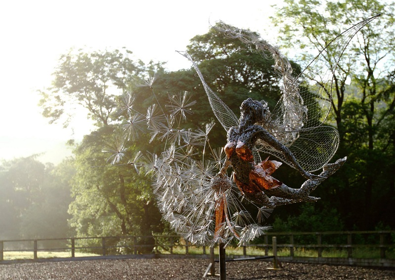 Скульптуры фей из проволоки. Фото