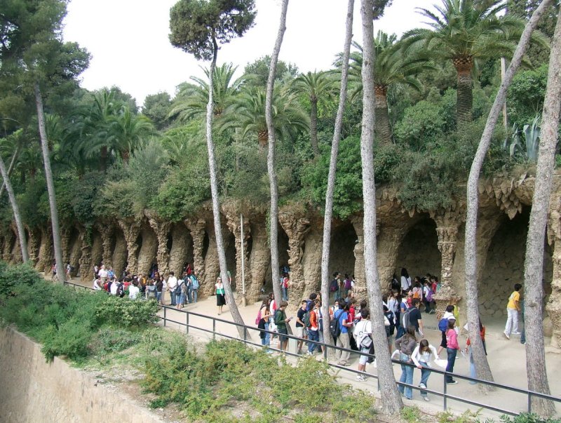 Творение Антонио Гауди - Парк Гуэля в Барселоне (Испания). Фото
