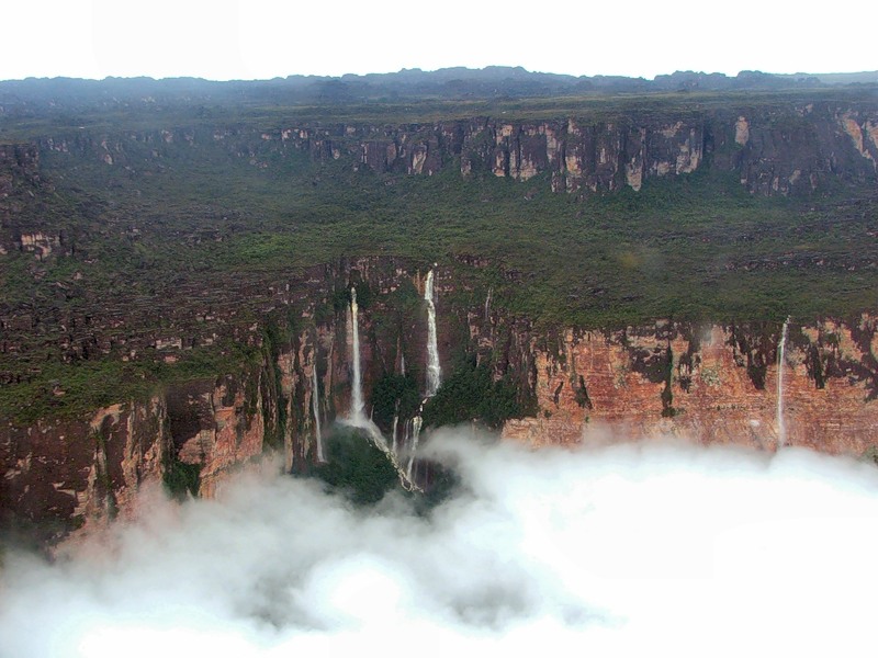Национальный парк Канайма в Венесуэле. Тепуи. Фото