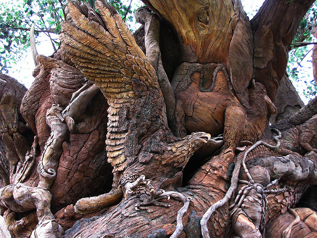 Дерево жизни в Диснеевском Королевстве животных. Фото