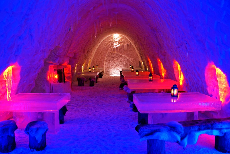 Ледяной ресторан в замке-отеле Финляндии. Фото